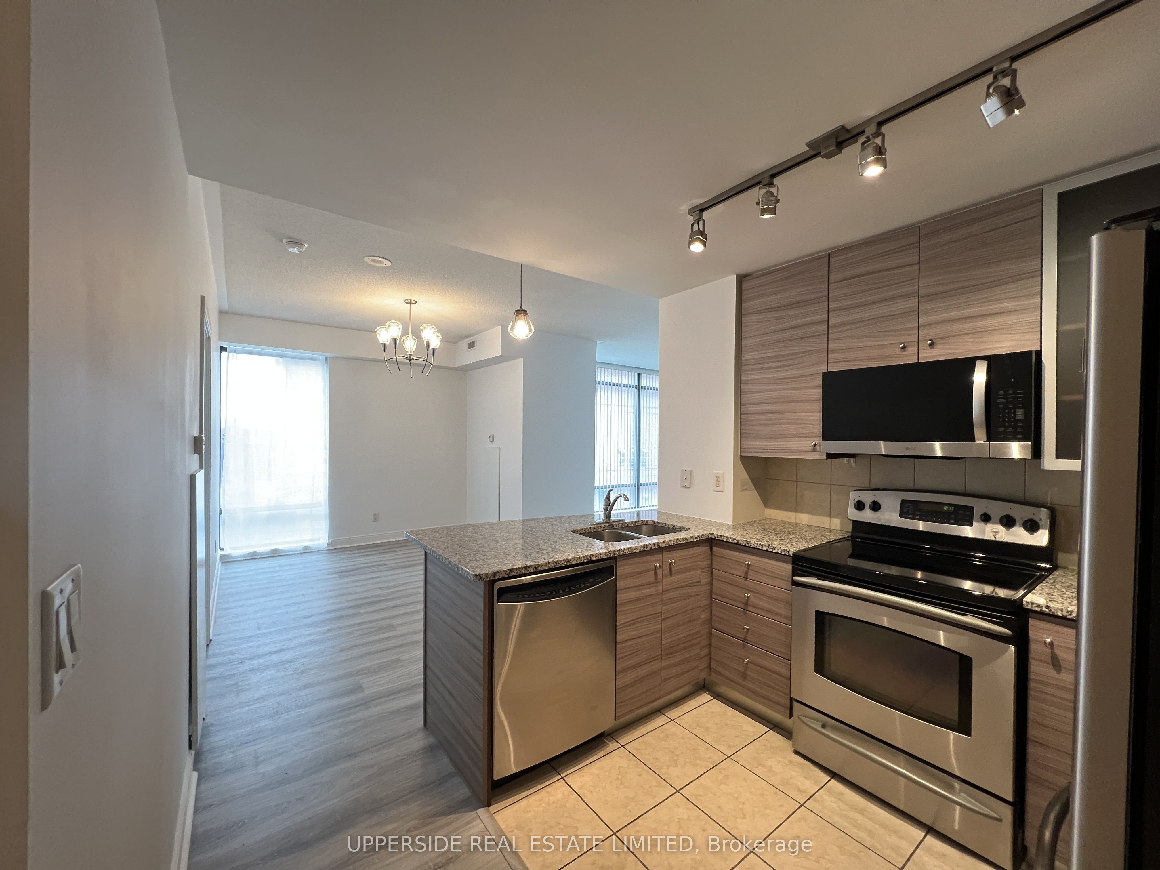 18 Yorkville Avenue 502