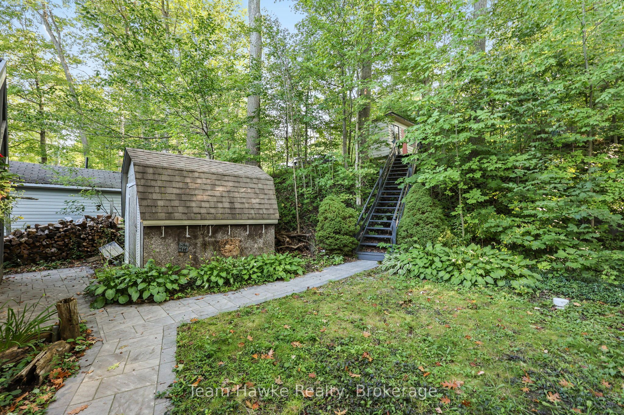 8 Farlain Lake Road E