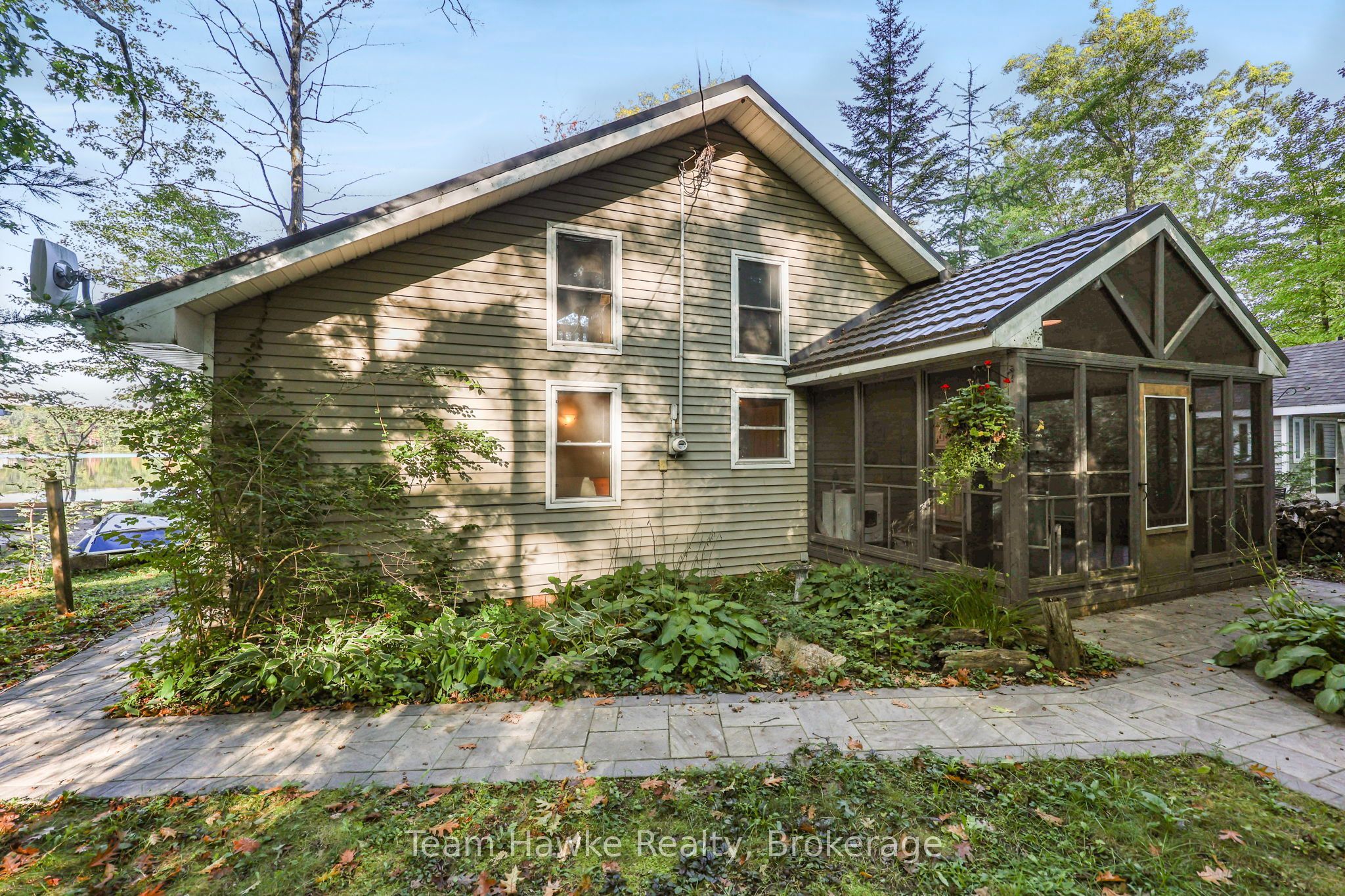 8 Farlain Lake Road E