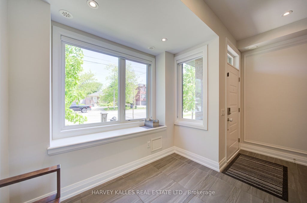 Photo of 1130A Islington Avenue, Toronto, ON M8Z 0G6 (MLS # W13834418)