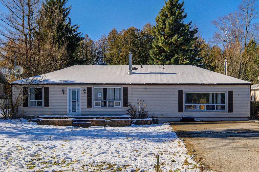 Photo of 21654 Warden Avenue, East Gwillimbury, ON L0G 1R0 (MLS # N12565234)