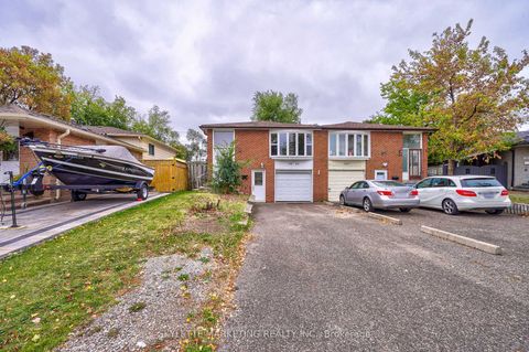 3425 Oakglade Crescent W Mississauga ON L5C 1X4