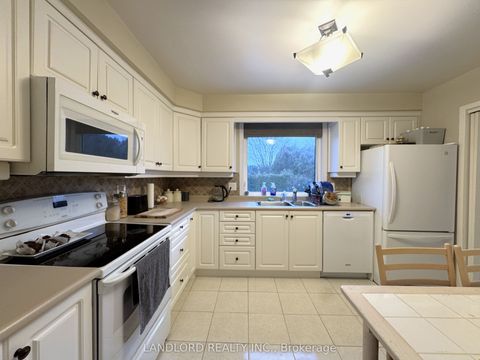 2294 Wyandotte Drive Oakville ON L6L 2T6