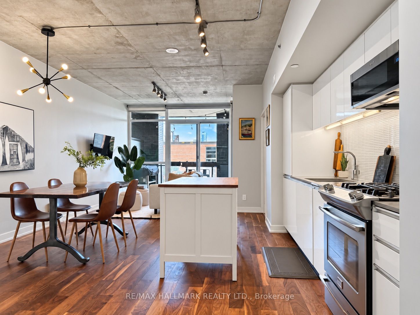 1190 Dundas Street E 219