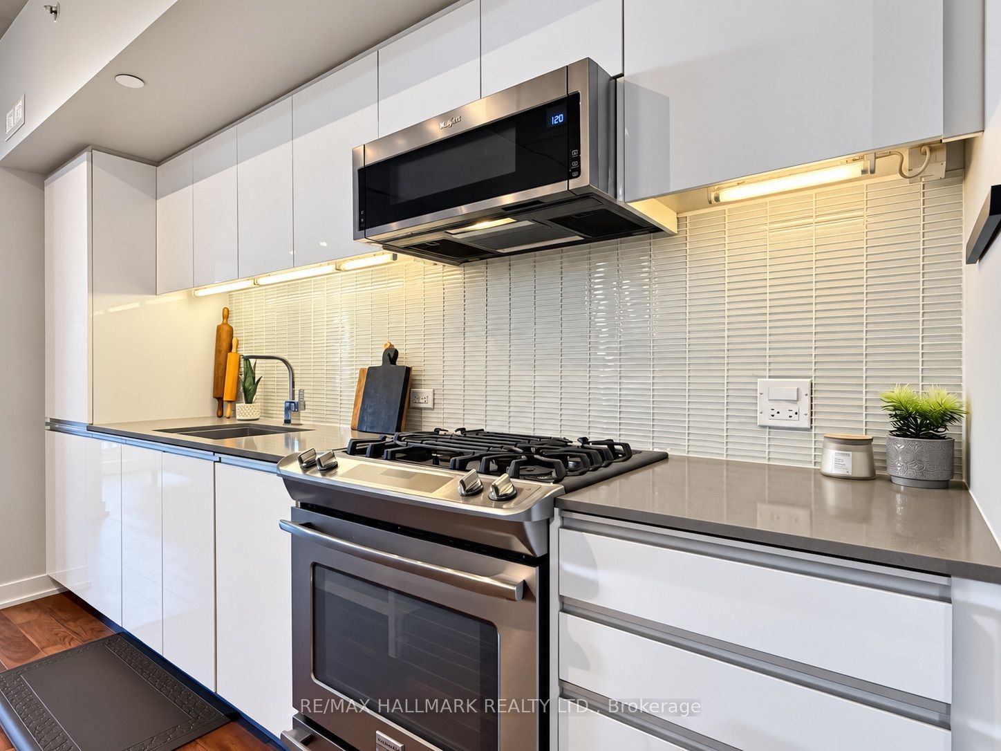 1190 Dundas Street E 219