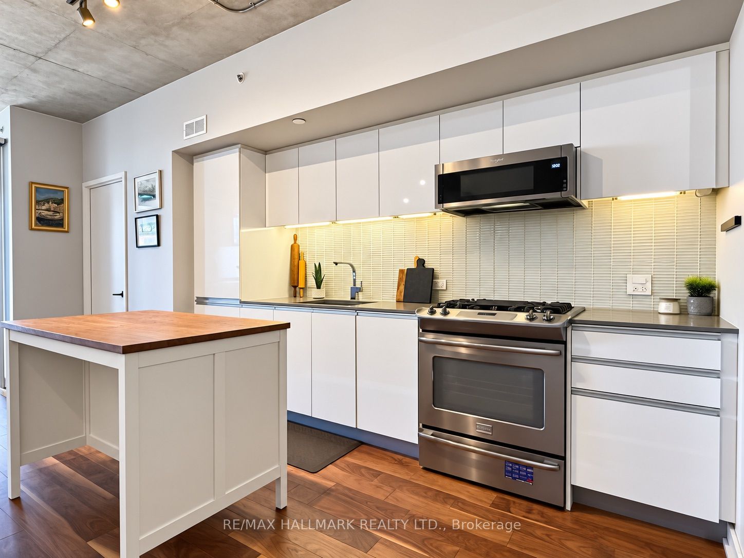 1190 Dundas Street E 219