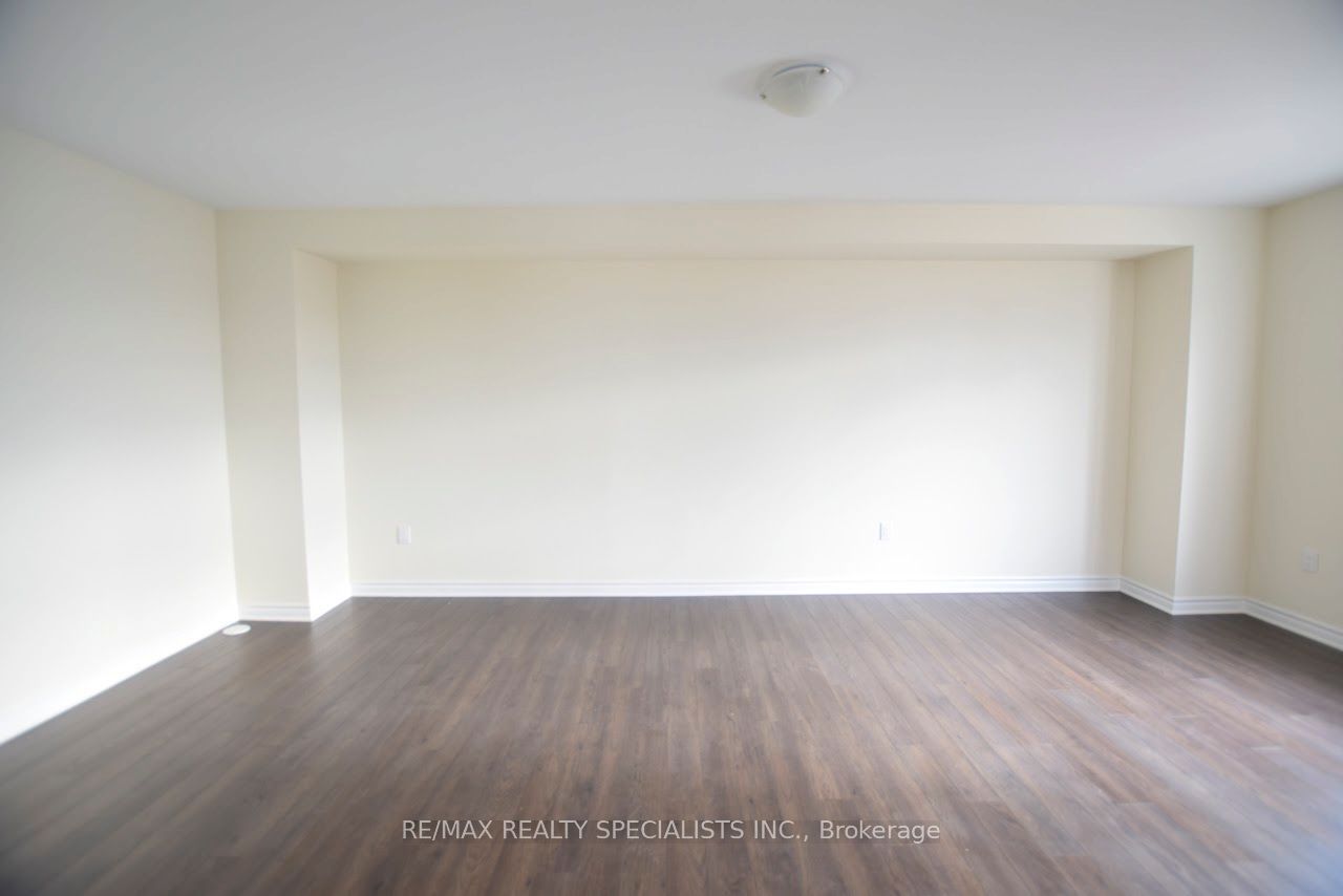 260 REIS Place