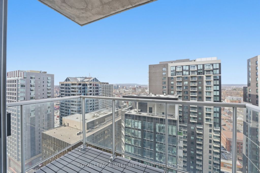 Photo of 242 Rideau Street #2403, Lower Town - Sandy Hill, ON K1N 0B7 (MLS # X13044736)