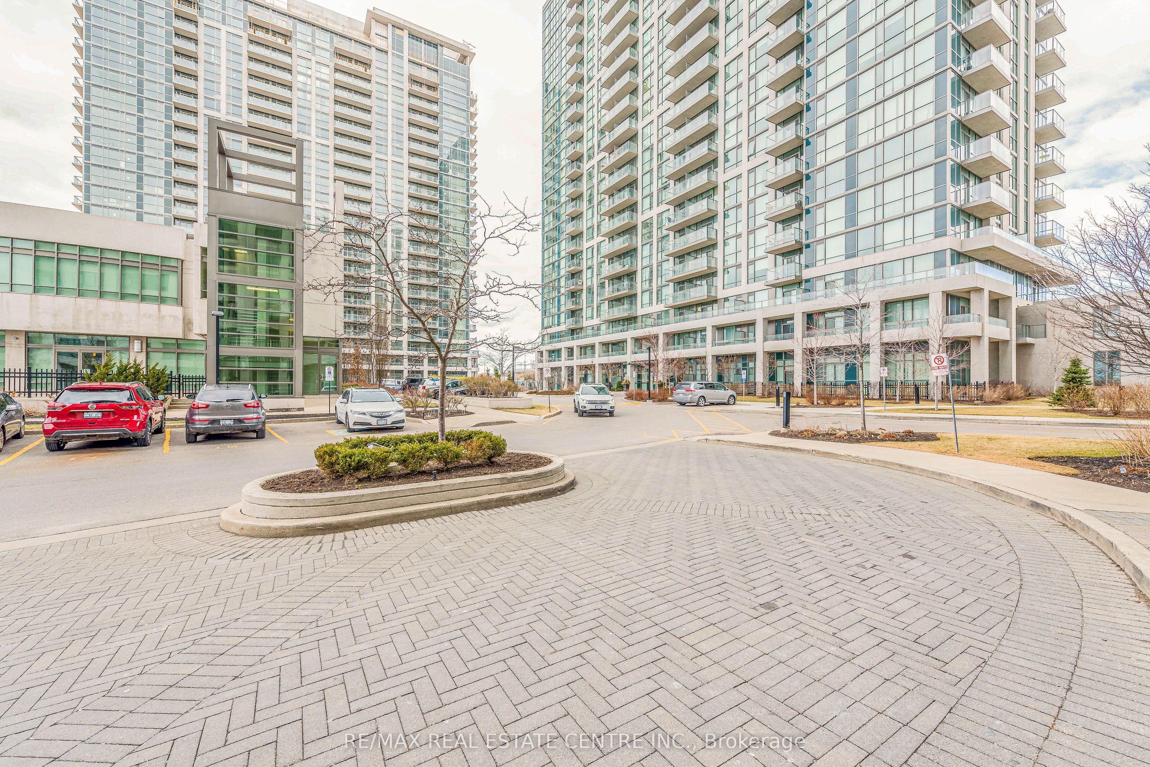339 Rathburn Road W 2116