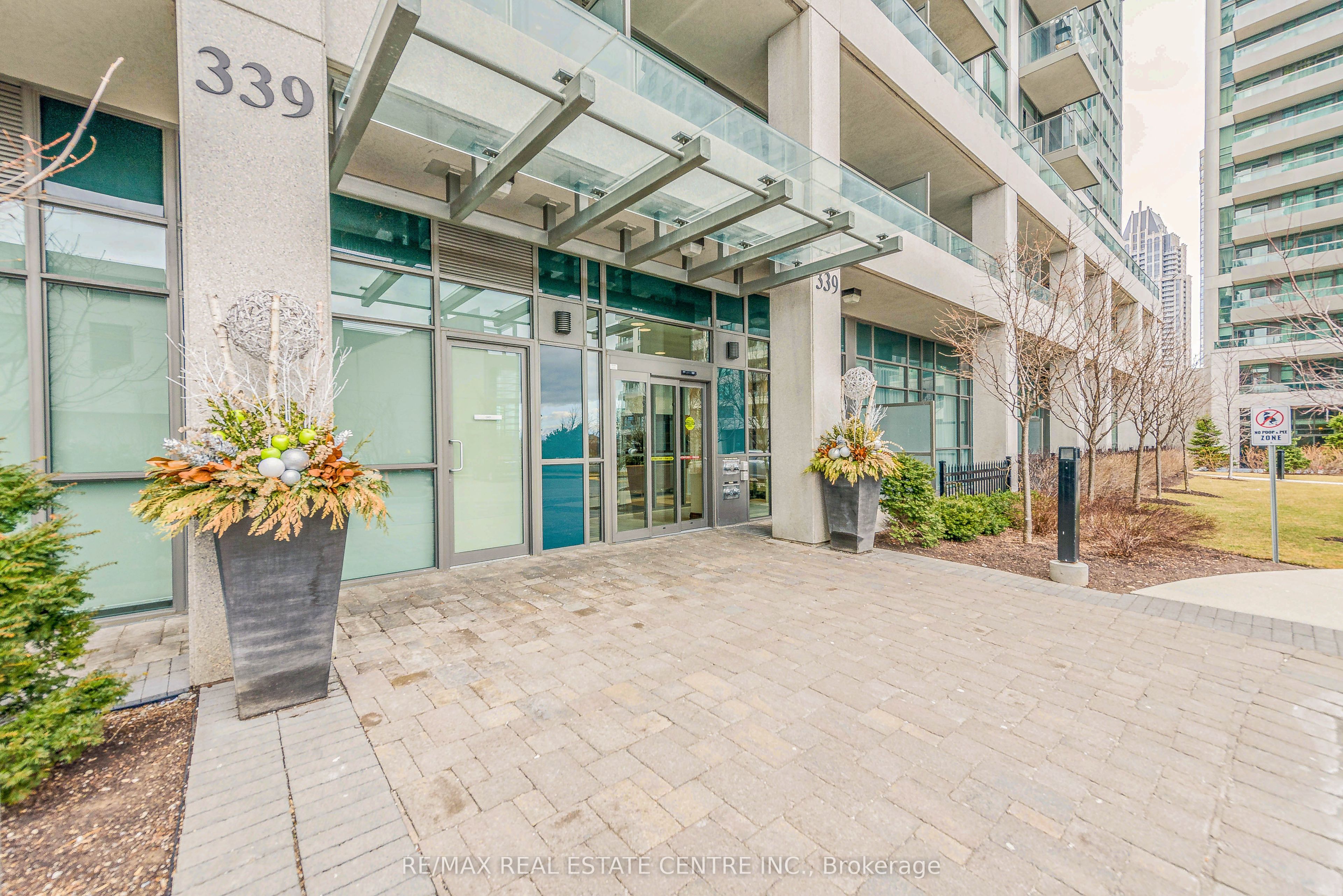 339 Rathburn Road W 2116