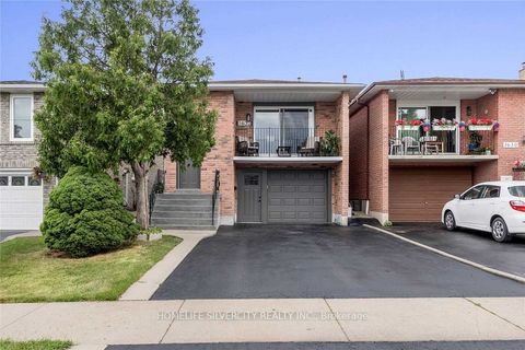 1632 Lewes Way Mississauga ON L4W 3L2