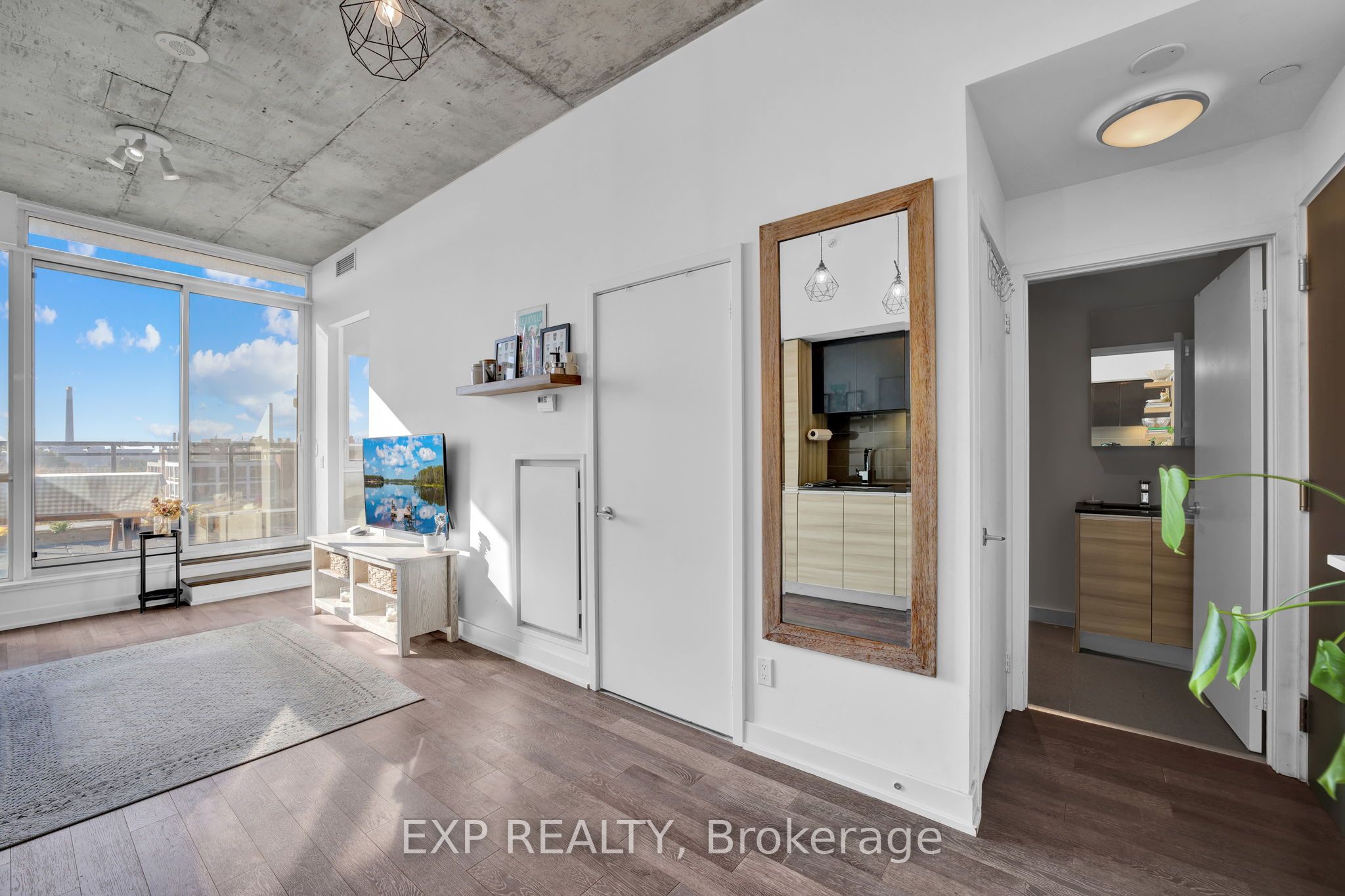 1238 Dundas St Street E 804