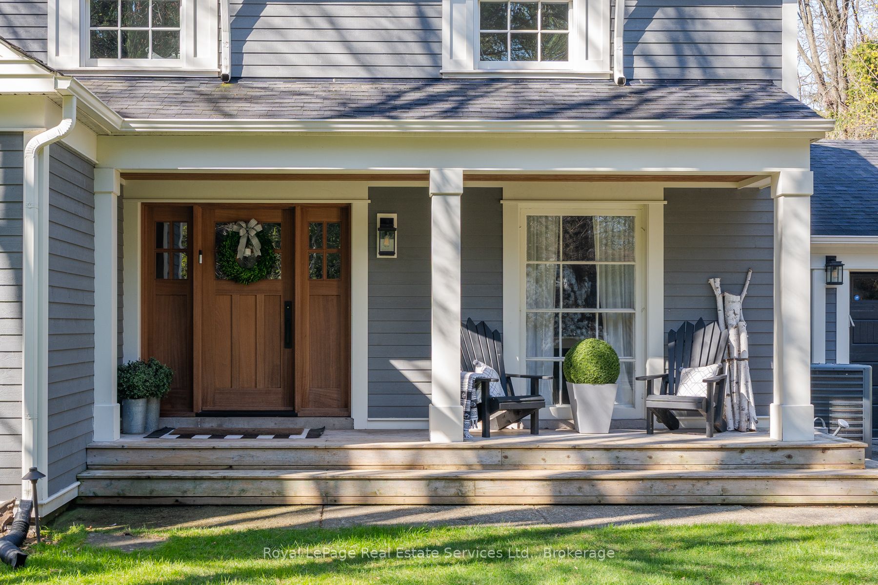 1295 Cumnock Crescent