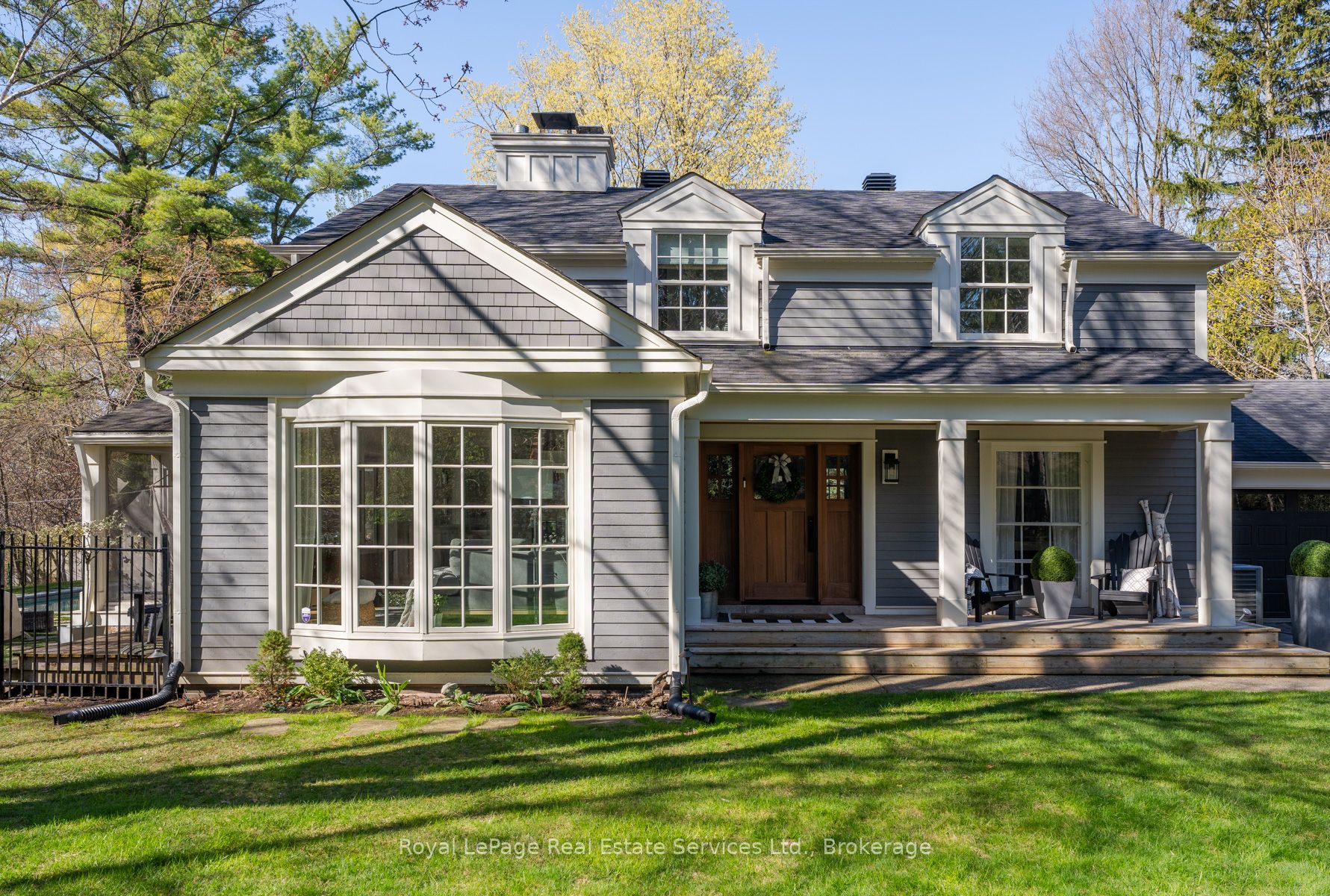 1295 Cumnock Crescent