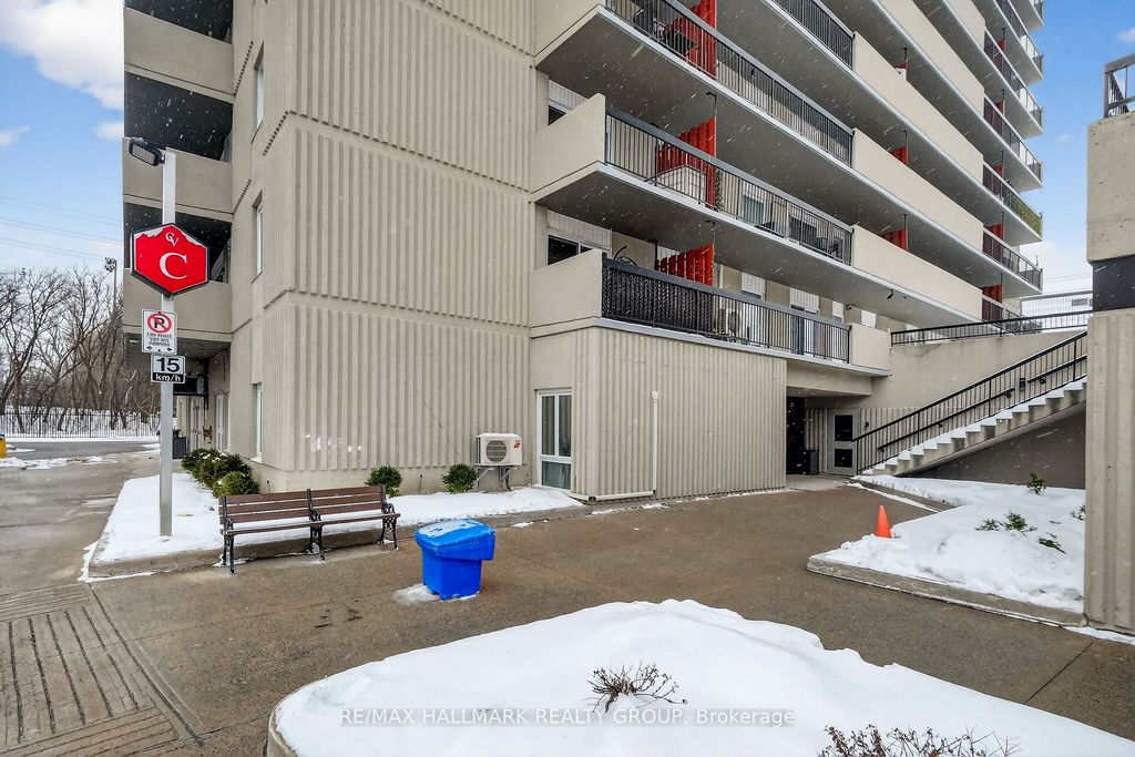Photo of 158C McArthur Avenue #1408, Vanier and Kingsview Park, ON K1L 8E7 (MLS # X12759854)