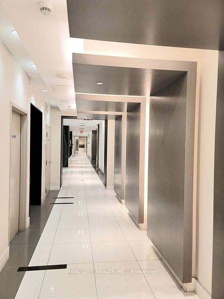 7167 Yonge Street 407