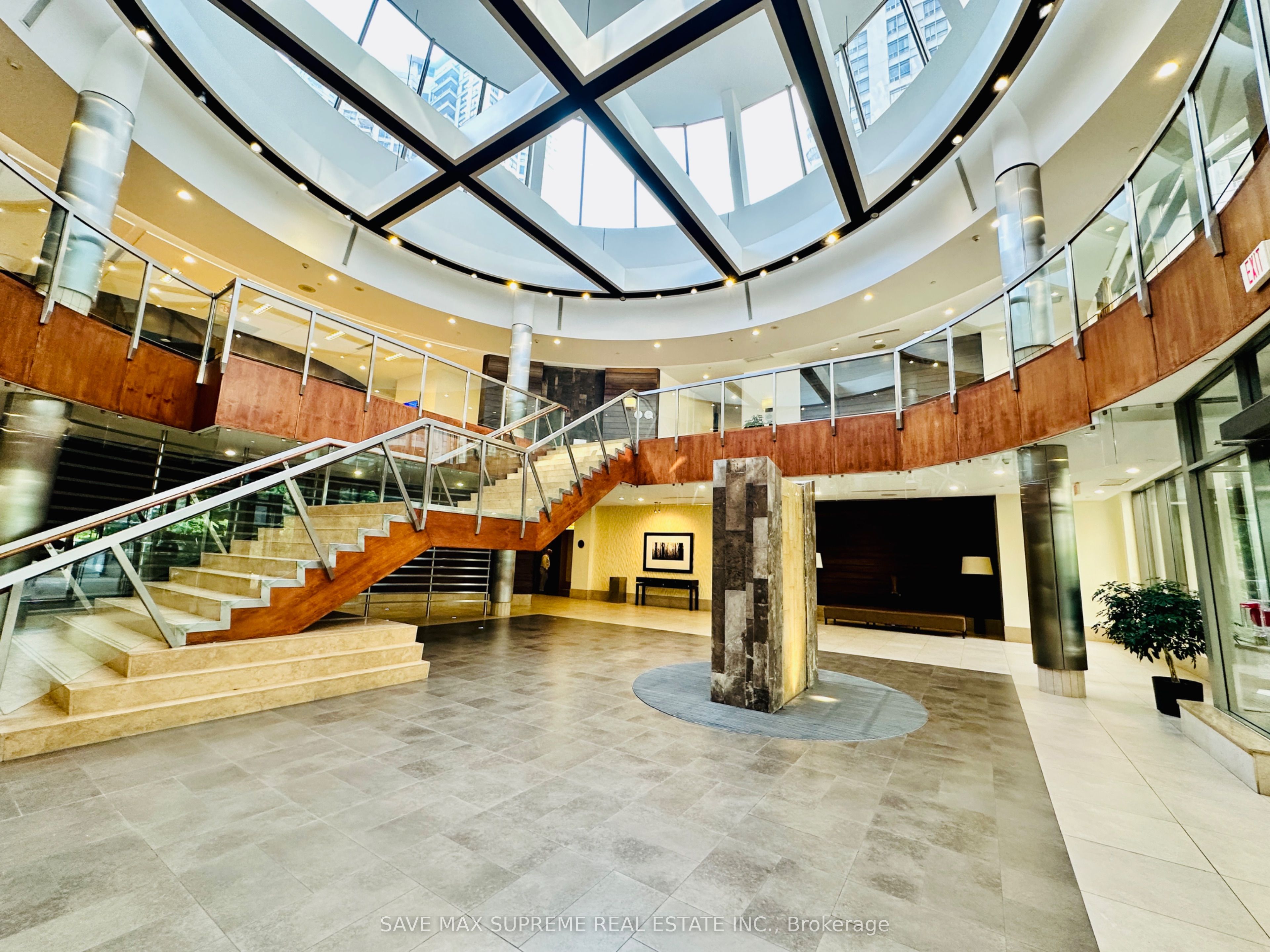 3888 Duke Of York Boulevard 527