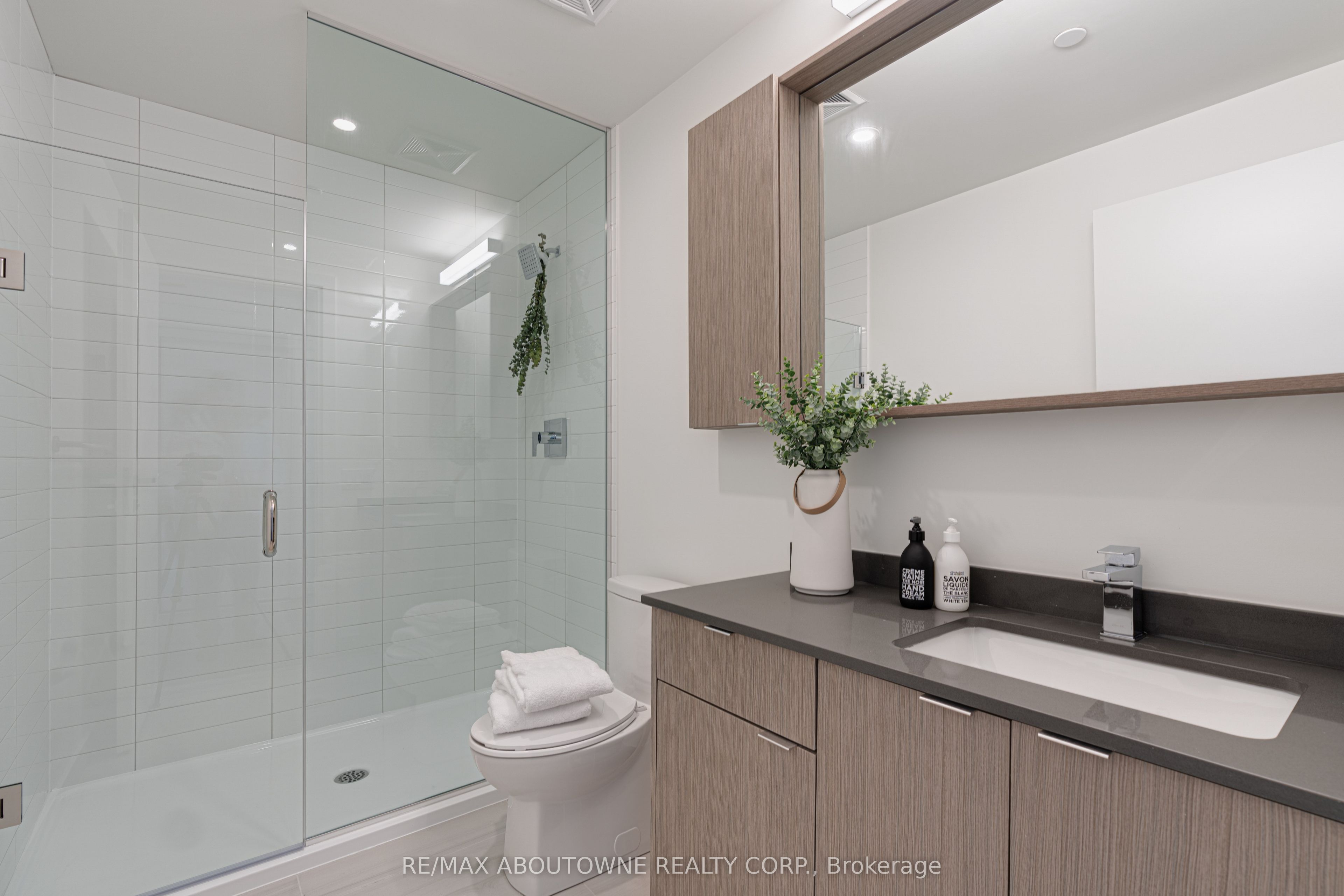 133 Bronte Road B0330