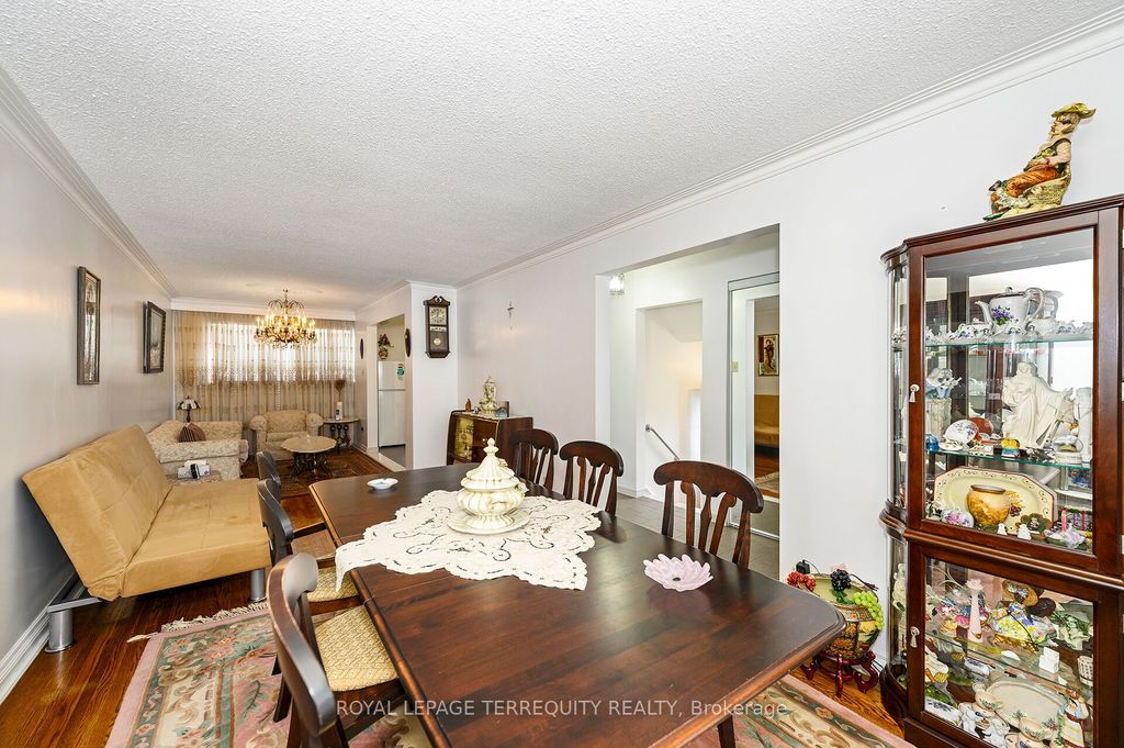 Photo of 8 Sonnet Court, Toronto, ON M6L 1J7 (MLS # W12900578)