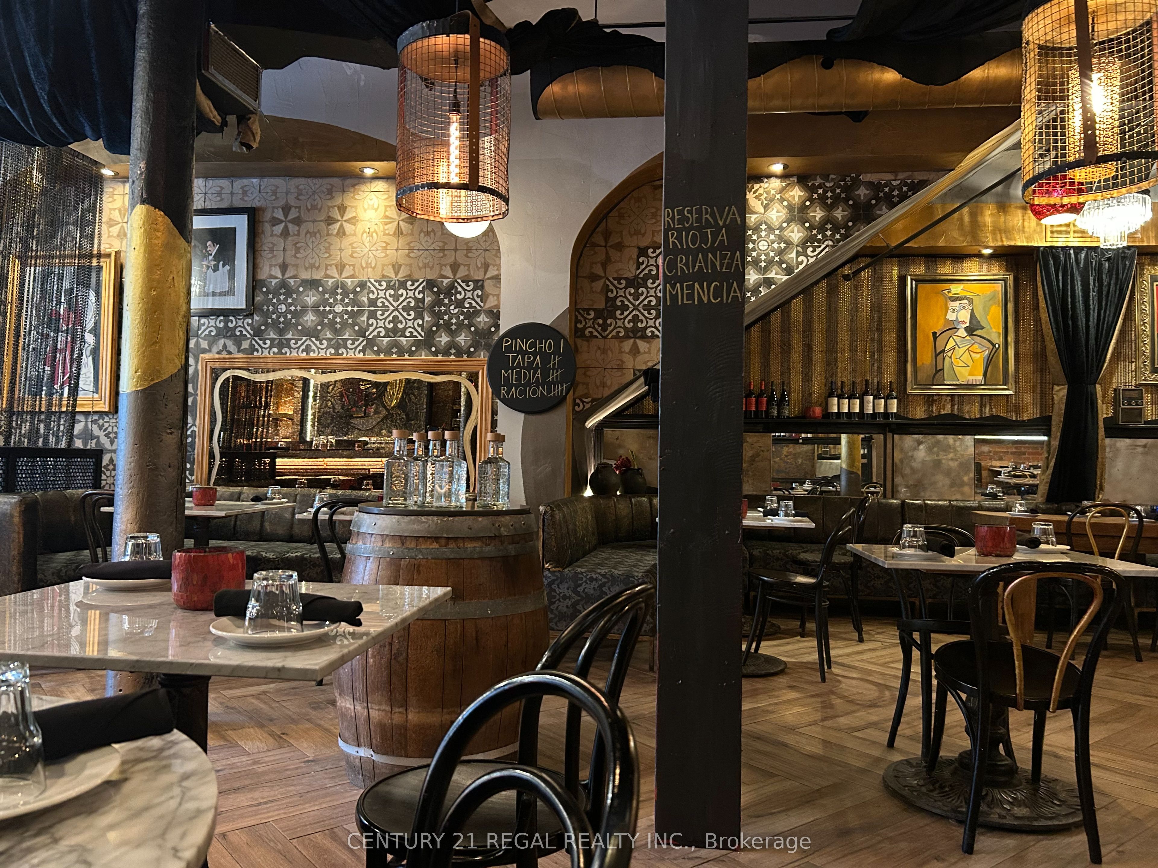 40 Wellington Street E