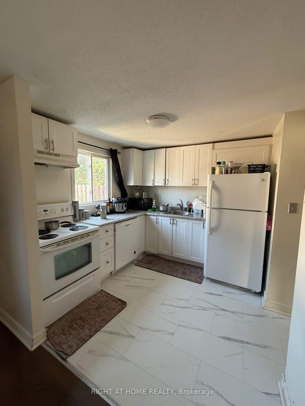 Photo of 1552 Beaverpond Drive #B, Cyrville - Carson Grove - Pineview, ON K1B 3R9 (MLS # X13581116)