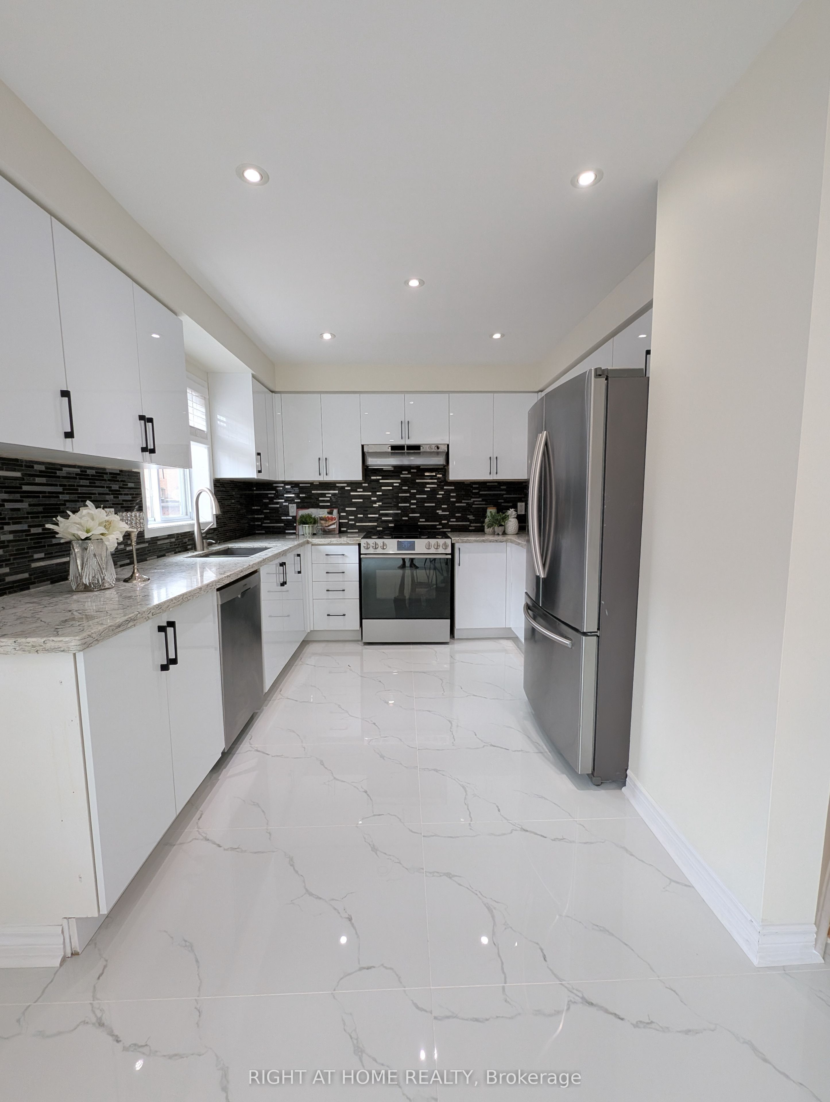158 Hollywood hill Circle