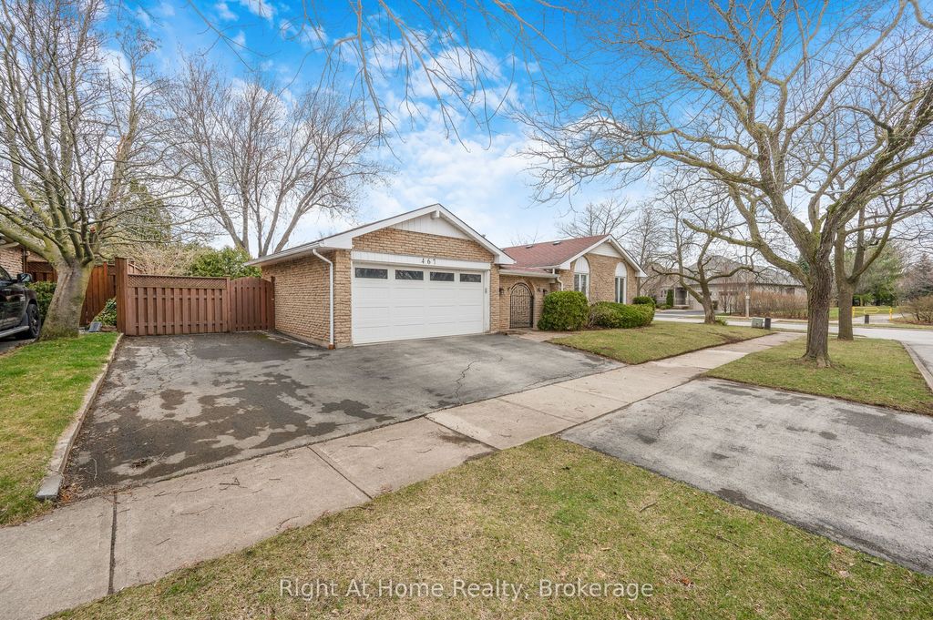 Photo of 467 VANGUARD Crescent, Oakville, ON L6L 5G6 (MLS # W12958998)