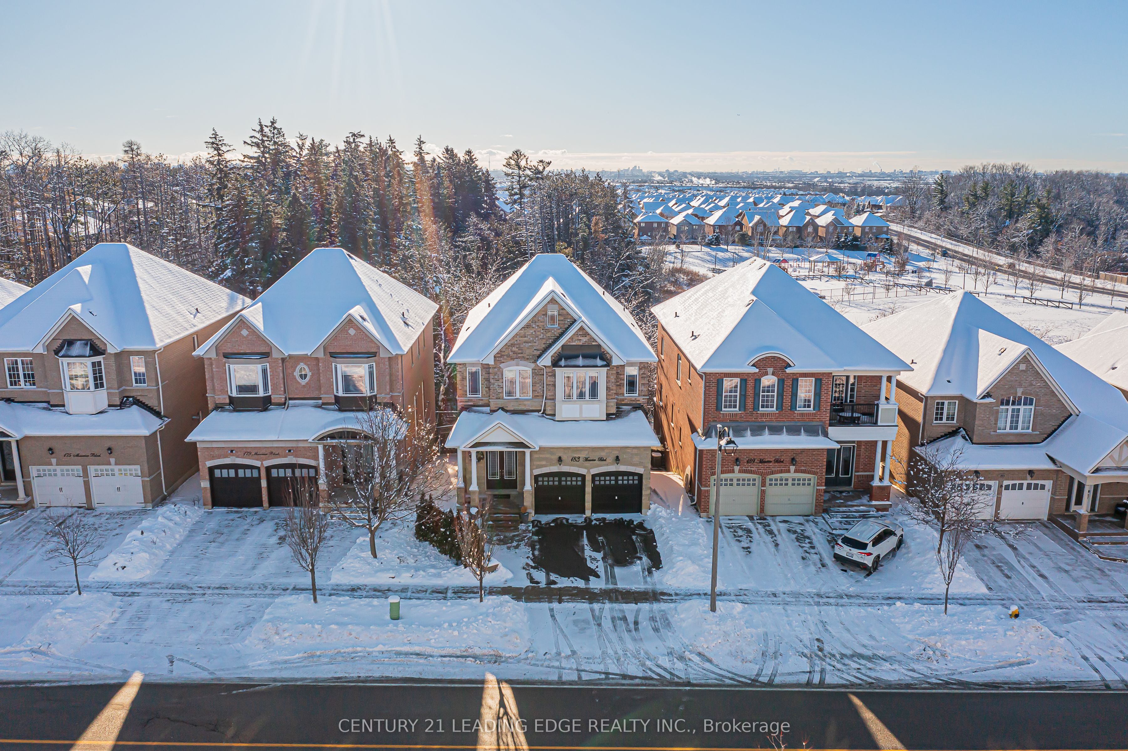 183 Maurier Boulevard