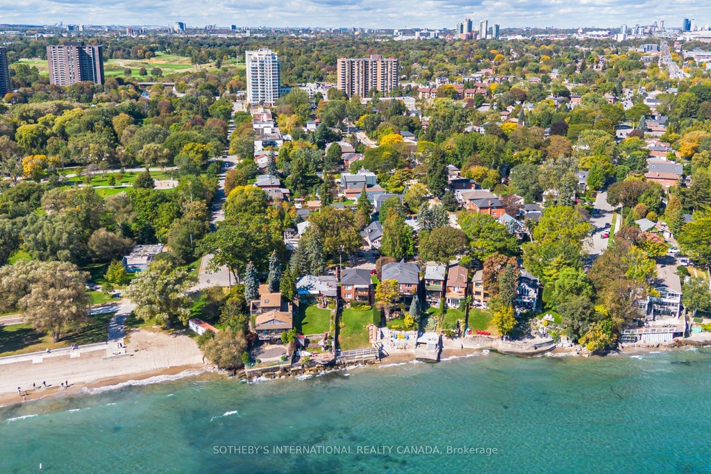 Photo of 407 Lake Promenade, Toronto, ON M8W 1C3 (MLS # W13866124)
