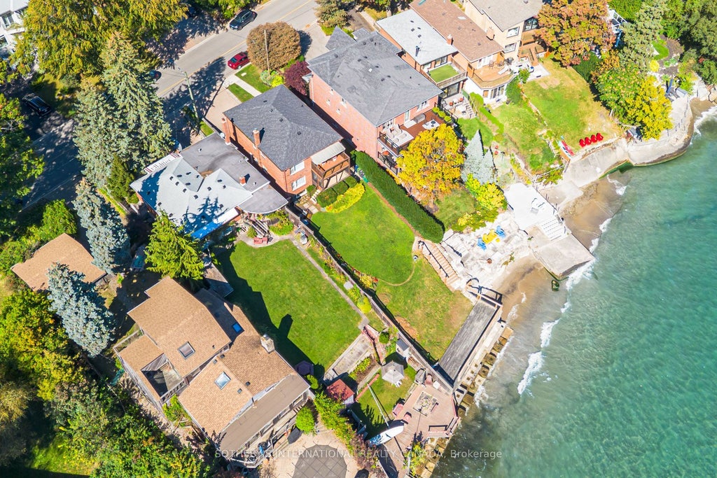 Photo of 407 Lake Promenade, Toronto, ON M8W 1C3 (MLS # W13866124)