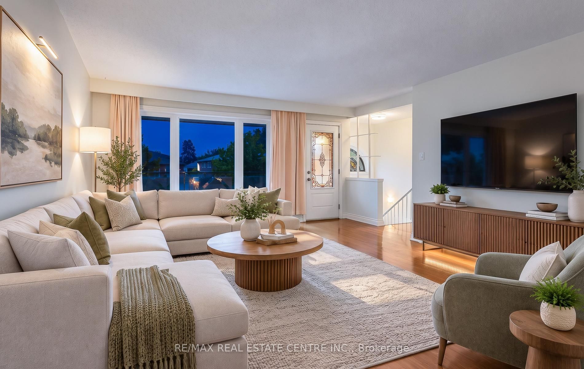 879 Consort Crescent