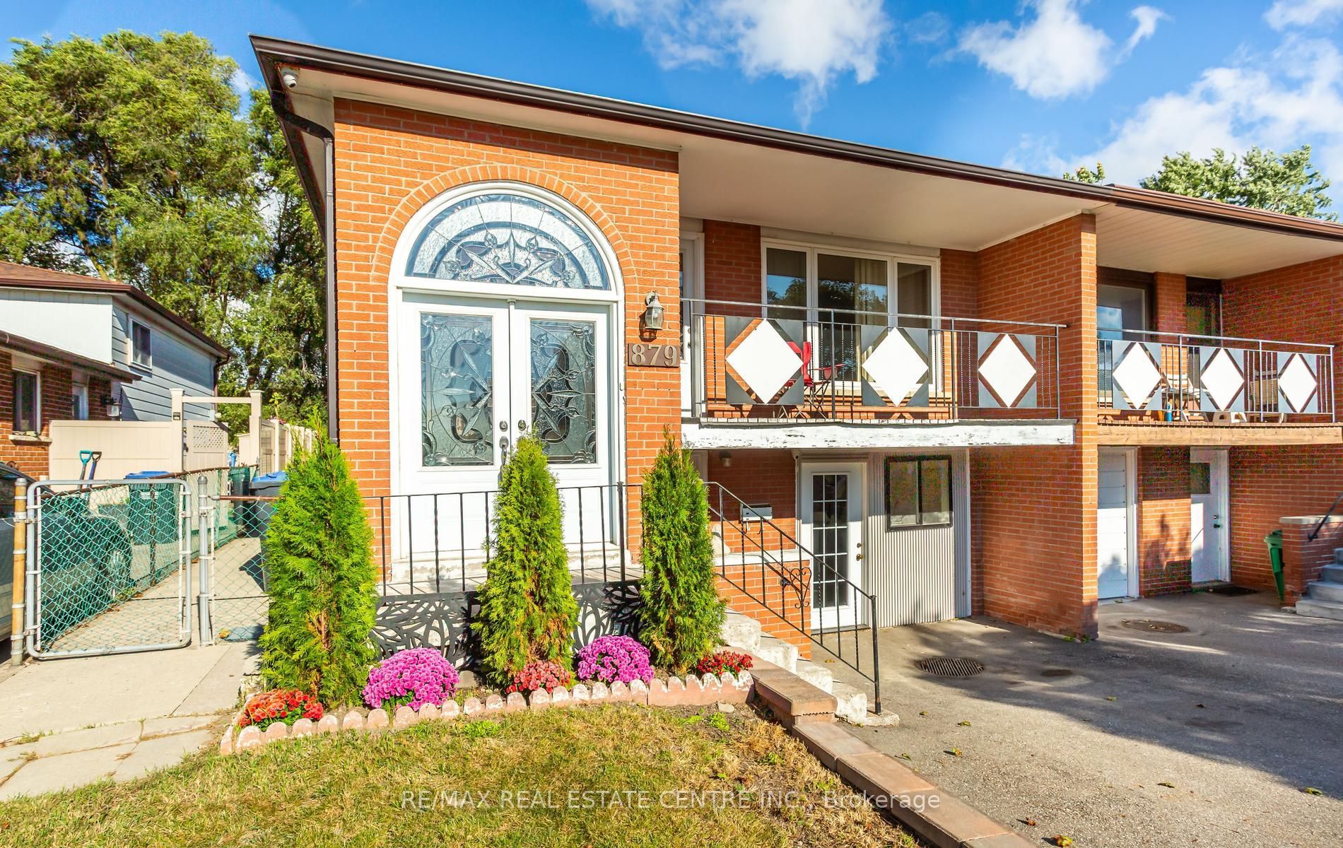 879 Consort Crescent