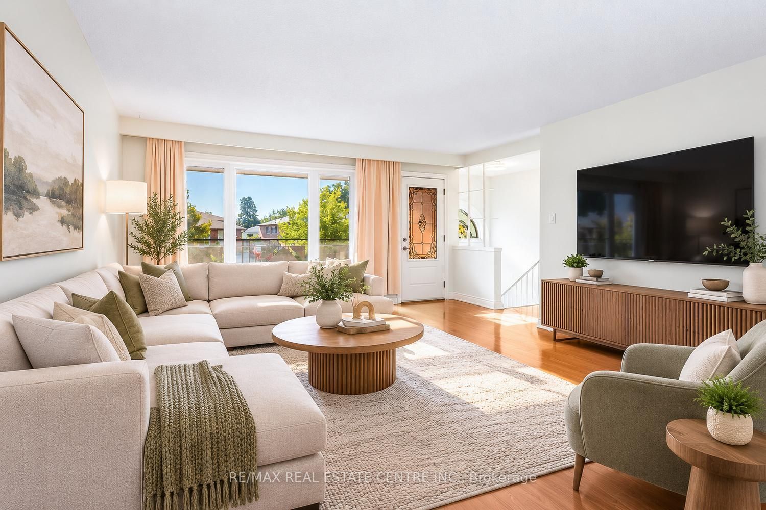 879 Consort Crescent