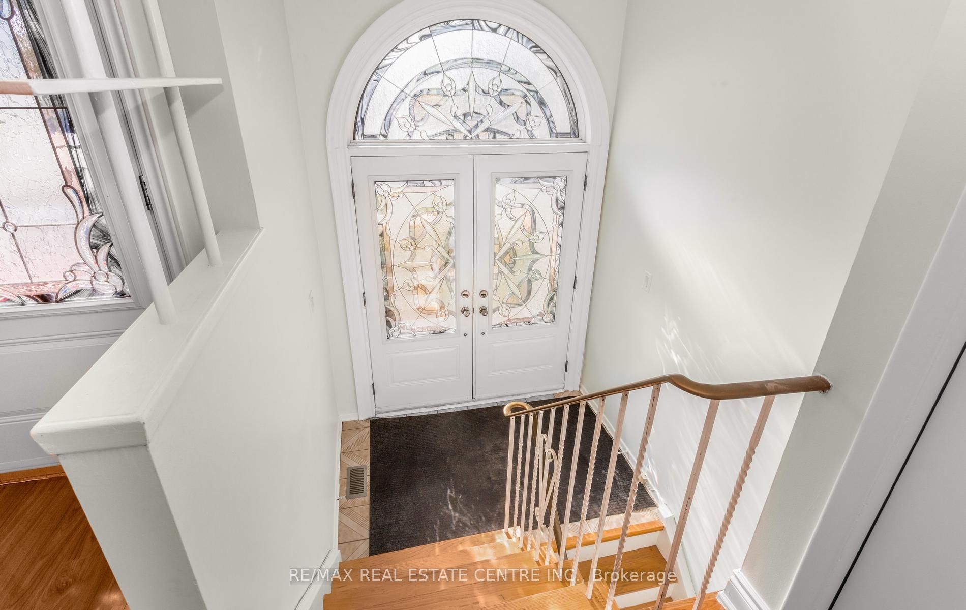 879 Consort Crescent