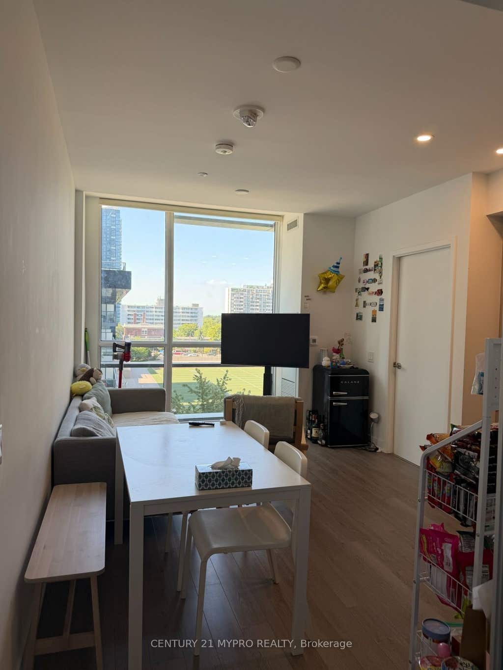 Photo of 39 Roehampton Avenue #412, Toronto, ON M4P 0G1 (MLS # C13647138)