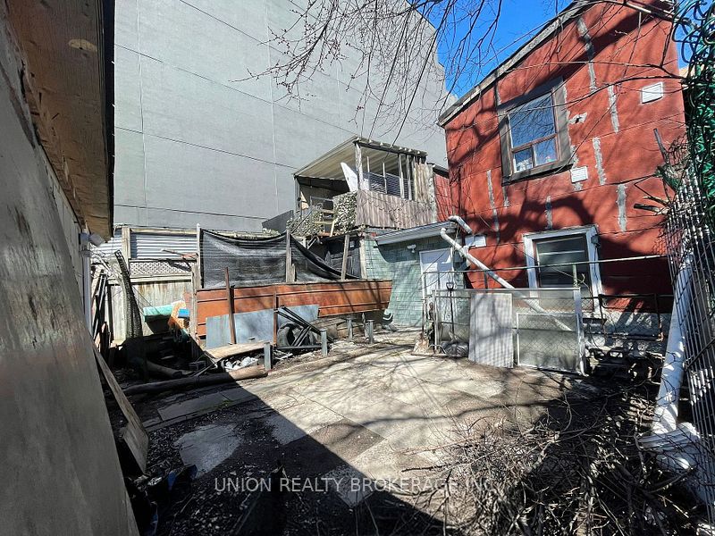 198 Bathurst Street