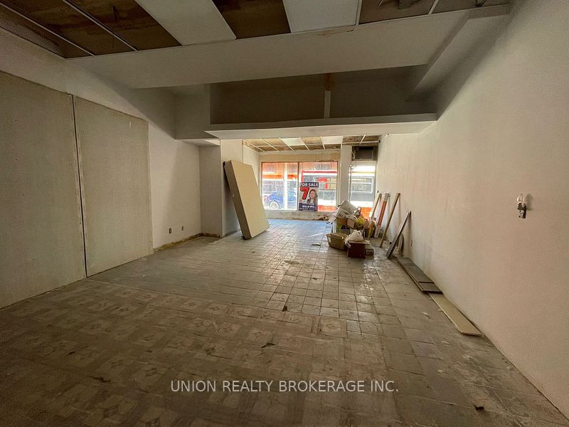 198 Bathurst Street