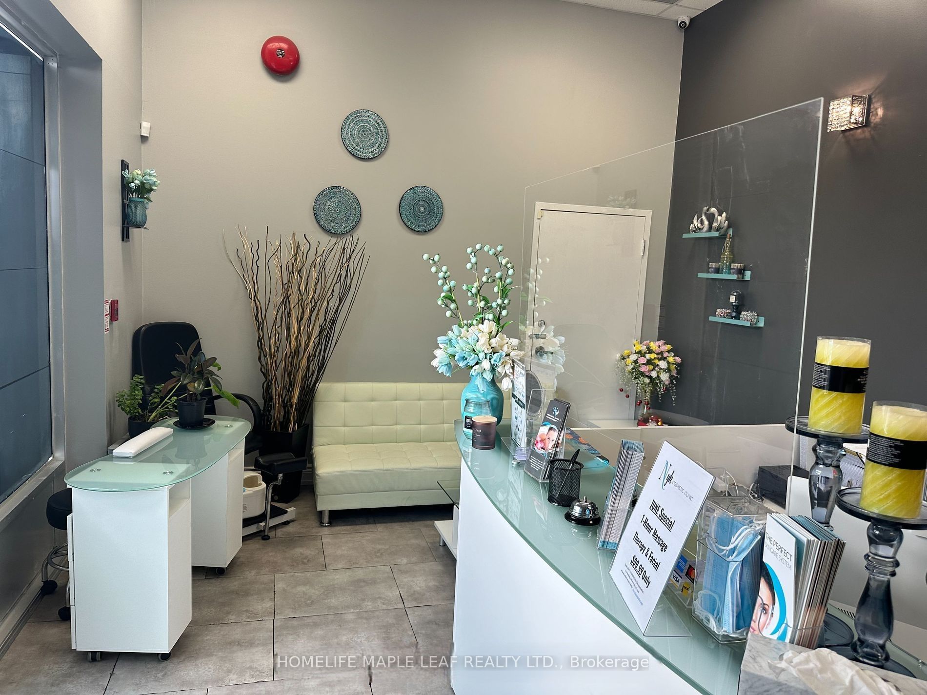 60 Dundas Street E 8