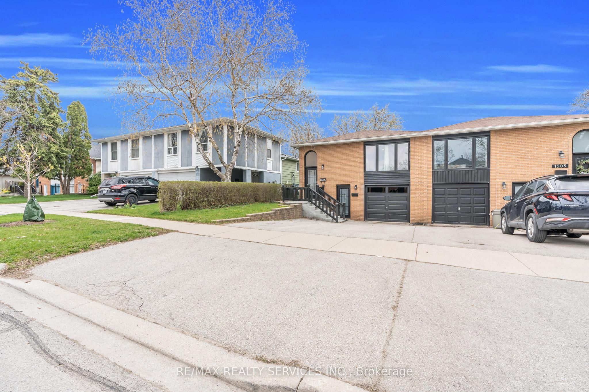 1305 Consort Crescent