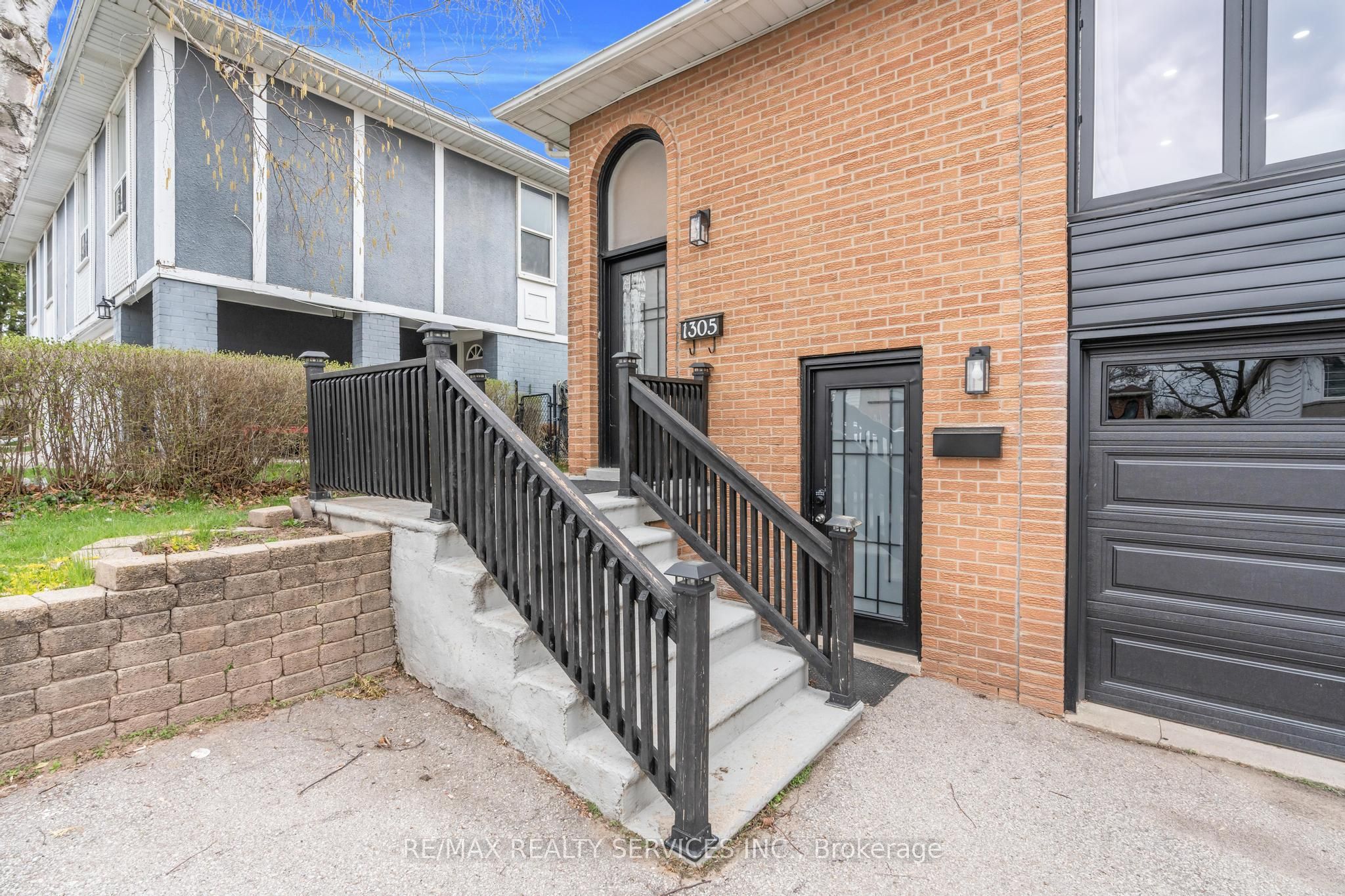 1305 Consort Crescent