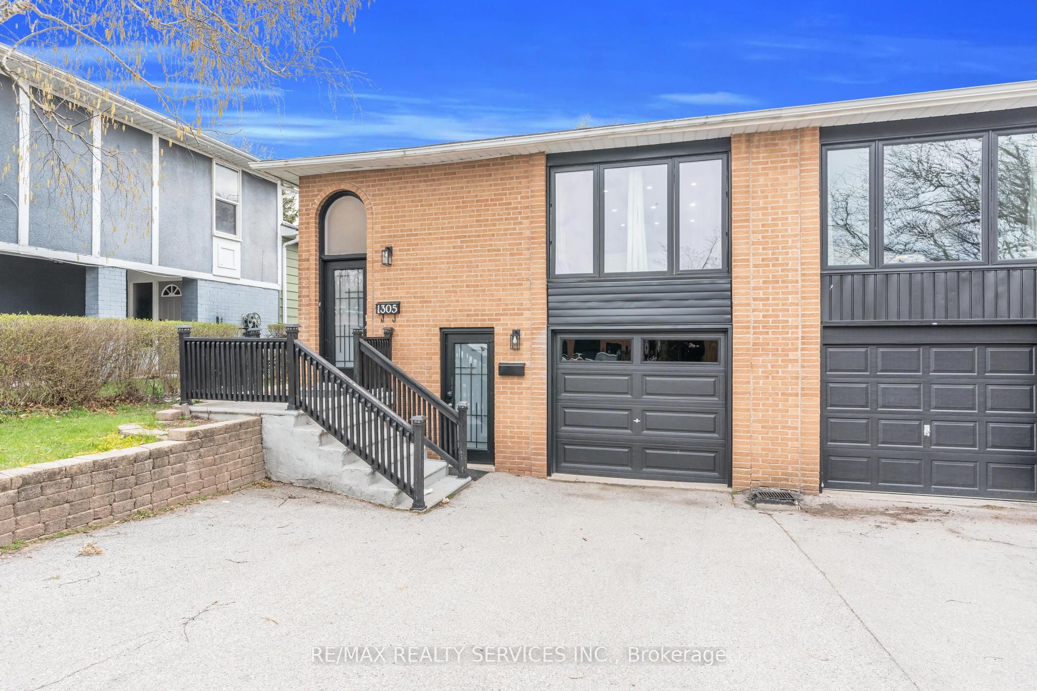 1305 Consort Crescent