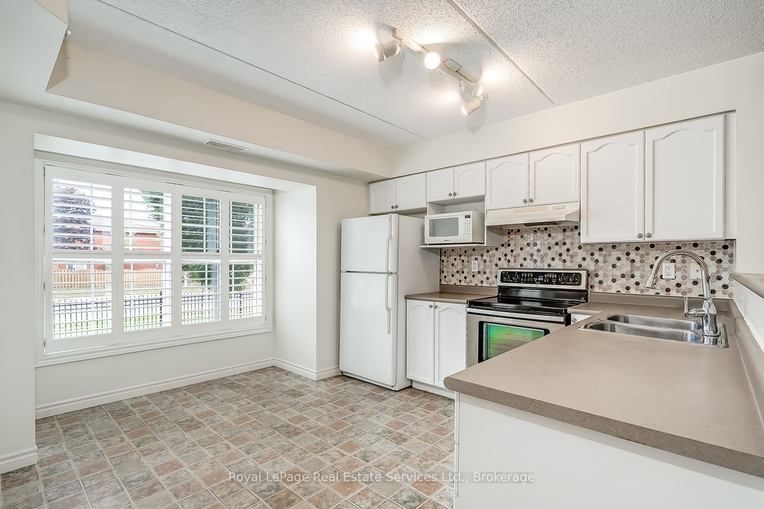 1460 Bishops Gate 111