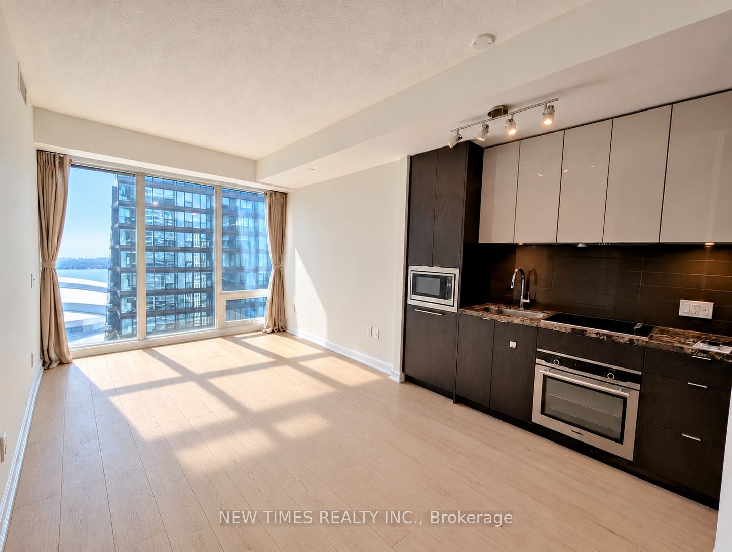 125 Blue Jays Way 4701