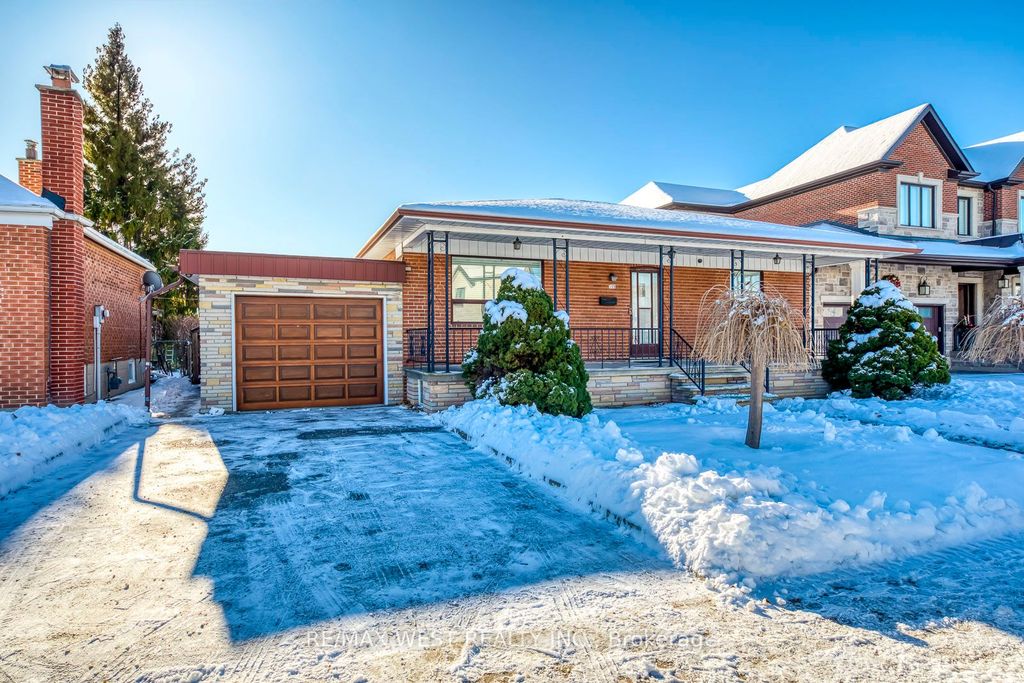 Photo of 709 Glengrove Avenue, Toronto, ON M6B 2J4 (MLS # W12629932)