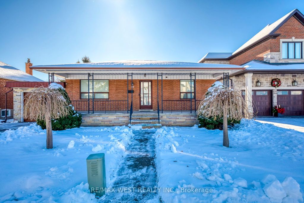 Photo of 709 Glengrove Avenue, Toronto, ON M6B 2J4 (MLS # W12629932)