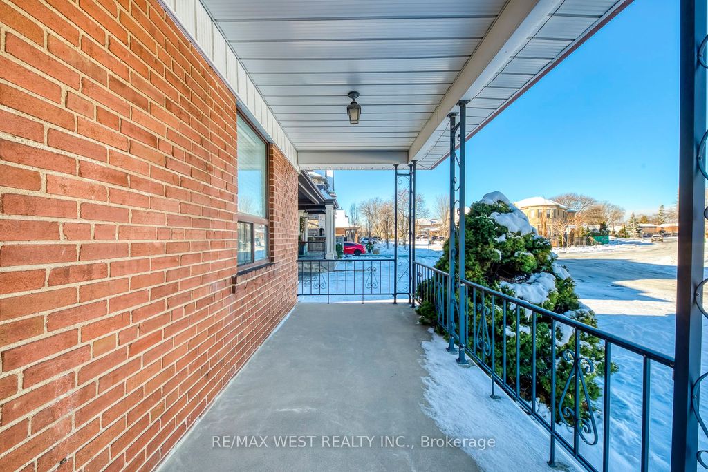 Photo of 709 Glengrove Avenue, Toronto, ON M6B 2J4 (MLS # W12629932)