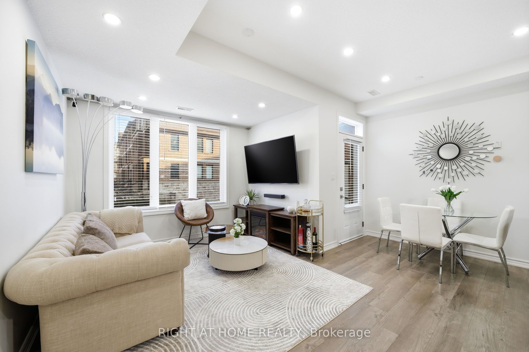 445 Ontario Street S 128