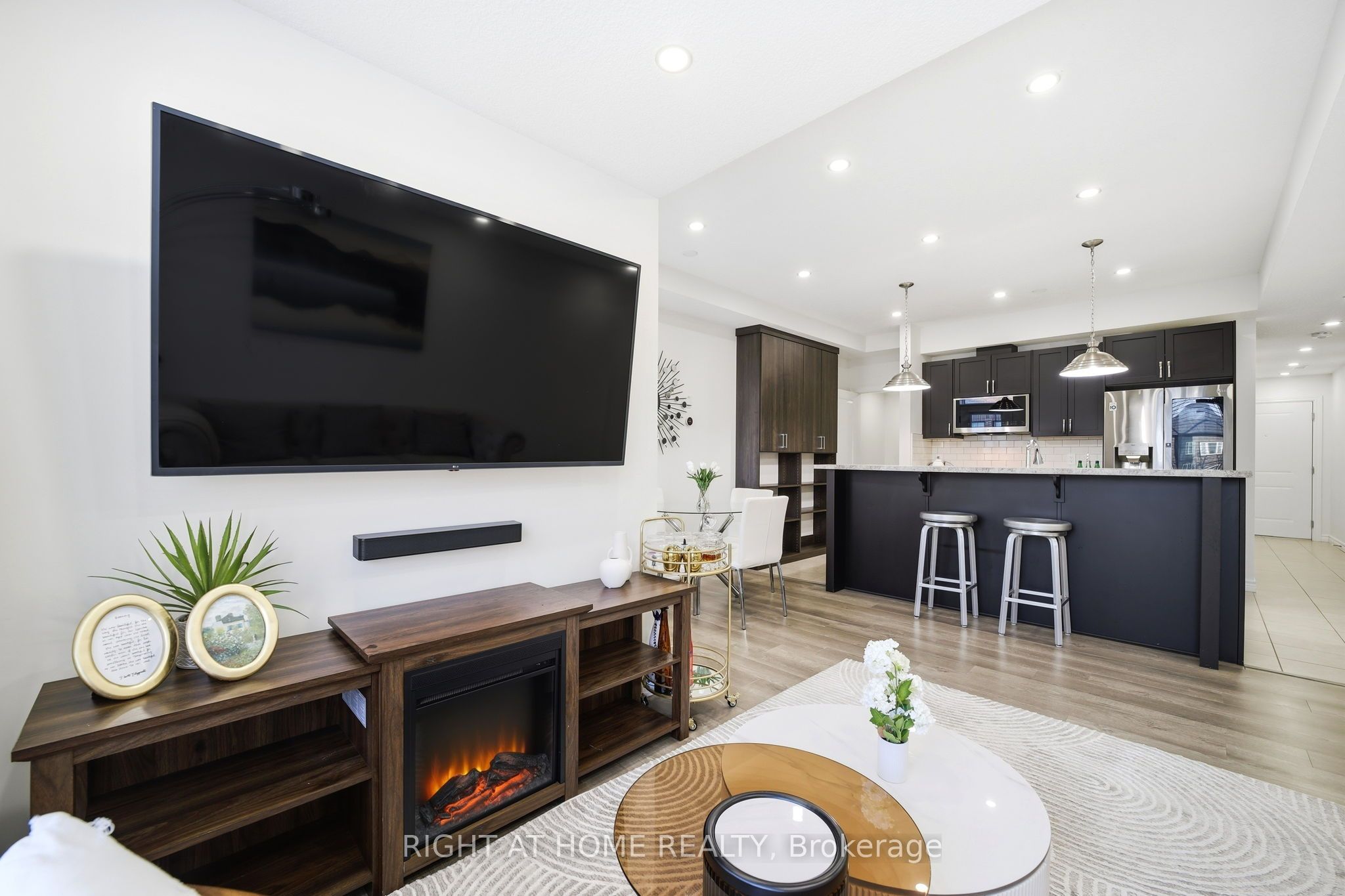 445 Ontario Street S 128