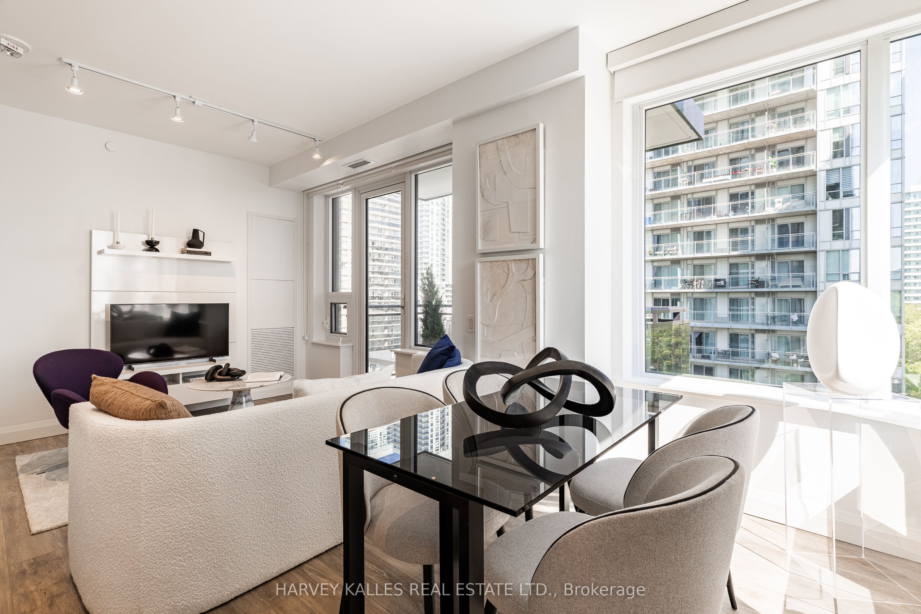 Photo 1 of 8 — 71 Redpath Avenue 1302, Toronto, ON M4S 0E1