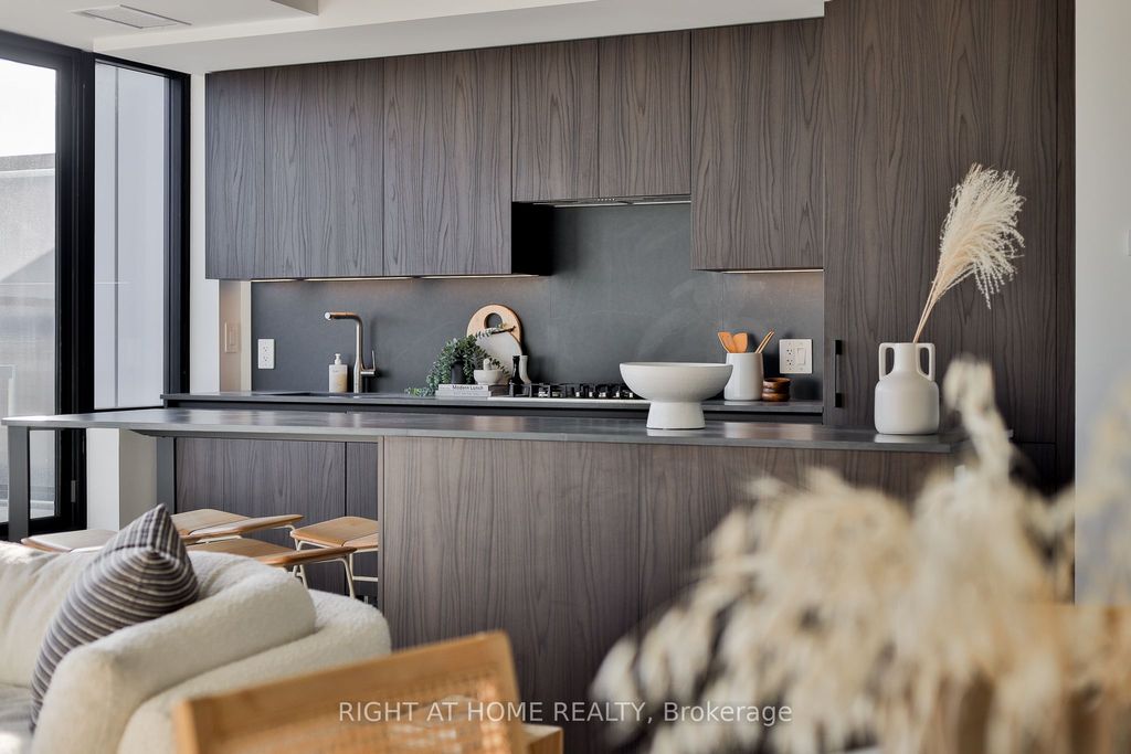 Photo of 2720 Dundas Street W #607, Toronto, ON M6P 1Y2 (MLS # W12962894)